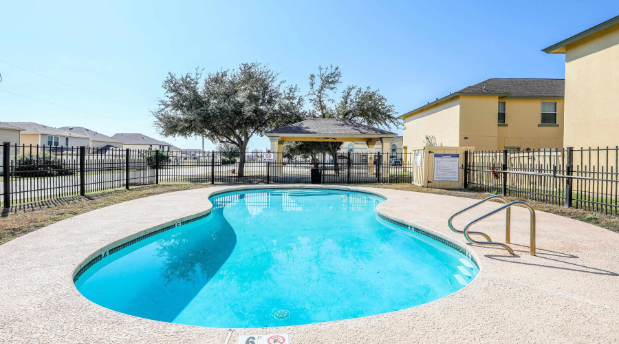 1000 Ranchway Dr, Laredo, Texas 78045, 3 Bedrooms Bedrooms, 7 Rooms Rooms,3 BathroomsBathrooms,Residential,For Sale,1000 Ranchway Dr,20261656