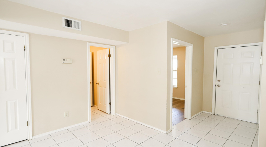 8911 McPherson Rd, Laredo, Texas 78045, 3 Bedrooms Bedrooms, 6 Rooms Rooms,3 BathroomsBathrooms,Residential,For Sale,8911 McPherson Rd,20261657