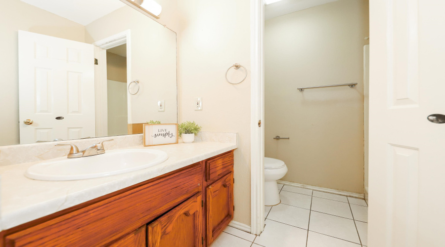 8911 McPherson Rd, Laredo, Texas 78045, 3 Bedrooms Bedrooms, 6 Rooms Rooms,3 BathroomsBathrooms,Residential,For Sale,8911 McPherson Rd,20261657