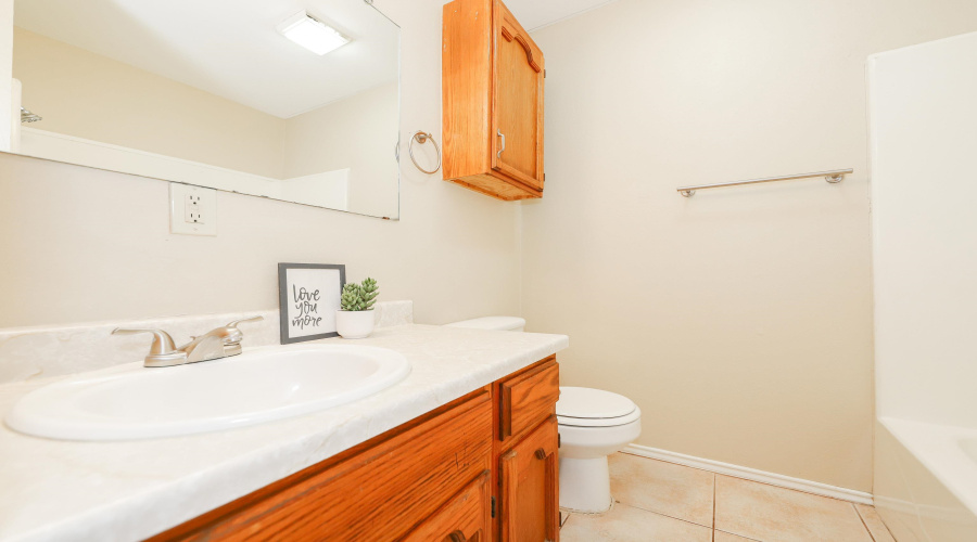 8911 McPherson Rd, Laredo, Texas 78045, 3 Bedrooms Bedrooms, 6 Rooms Rooms,3 BathroomsBathrooms,Residential,For Sale,8911 McPherson Rd,20261657