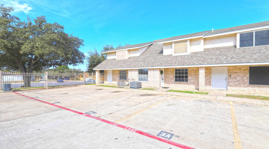 8911 McPherson Rd, Laredo, Texas 78045, 3 Bedrooms Bedrooms, 6 Rooms Rooms,3 BathroomsBathrooms,Residential,For Sale,8911 McPherson Rd,20261657
