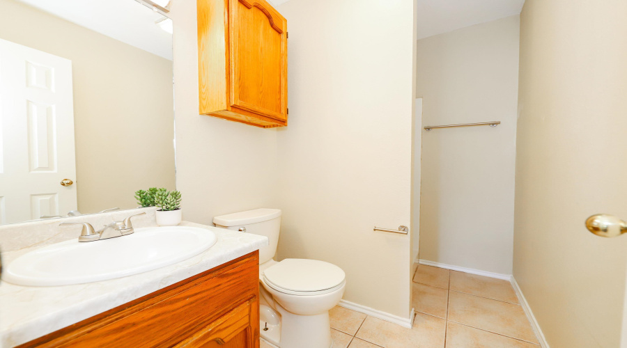 8911 McPherson Rd, Laredo, Texas 78045, 3 Bedrooms Bedrooms, 6 Rooms Rooms,3 BathroomsBathrooms,Residential,For Sale,8911 McPherson Rd,20261657