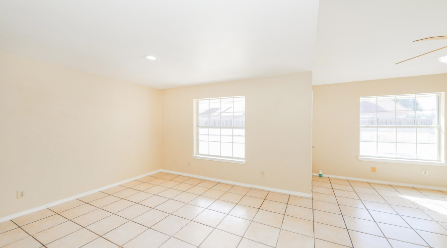 8911 McPherson Rd, Laredo, Texas 78045, 3 Bedrooms Bedrooms, 6 Rooms Rooms,3 BathroomsBathrooms,Residential,For Sale,8911 McPherson Rd,20261657