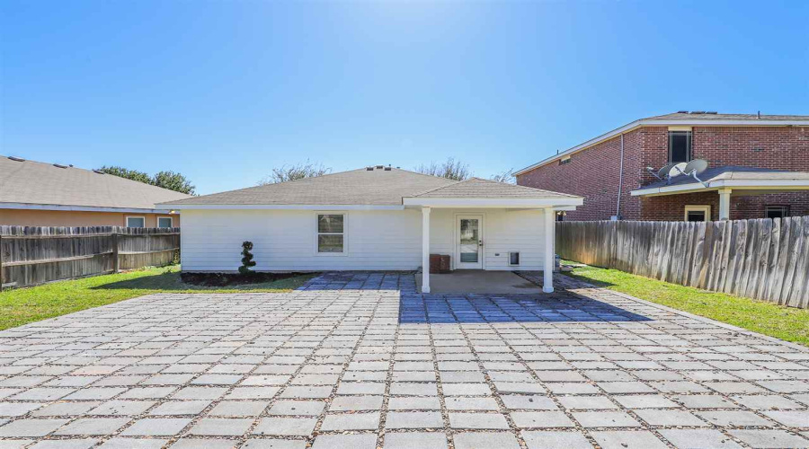 618 Ovenbird Thicket Dr, Laredo, Texas 78045, 3 Bedrooms Bedrooms, 6 Rooms Rooms,2 BathroomsBathrooms,Residential,For Sale,618 Ovenbird Thicket Dr,20261659