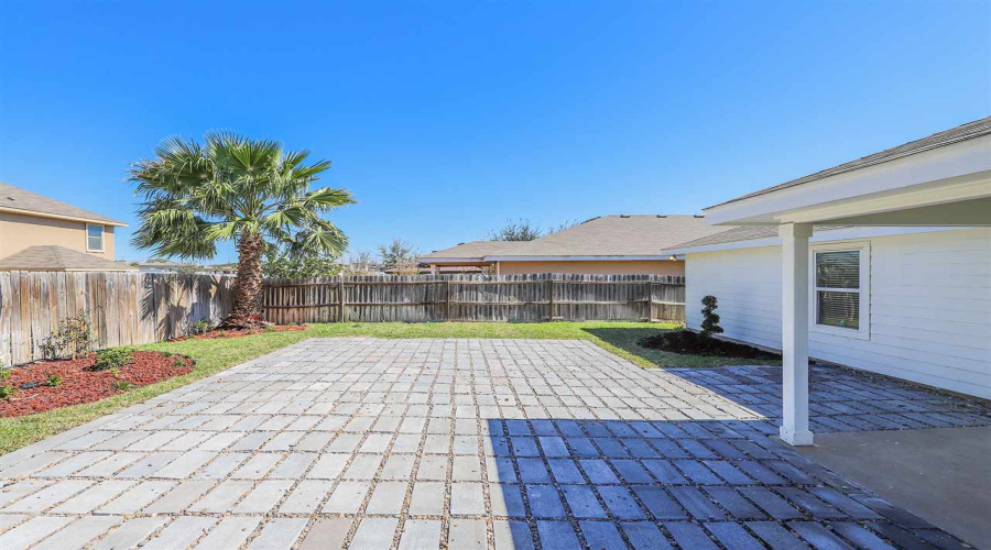 618 Ovenbird Thicket Dr, Laredo, Texas 78045, 3 Bedrooms Bedrooms, 6 Rooms Rooms,2 BathroomsBathrooms,Residential,For Sale,618 Ovenbird Thicket Dr,20261659