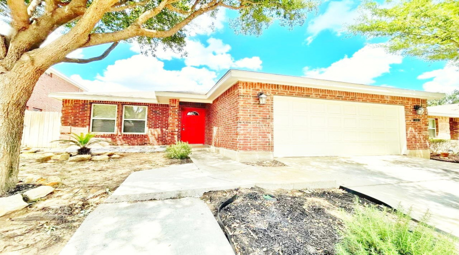 618 Ovenbird Thicket Dr, Laredo, Texas 78045, 3 Bedrooms Bedrooms, 6 Rooms Rooms,2 BathroomsBathrooms,Residential,For Sale,618 Ovenbird Thicket Dr,20261659