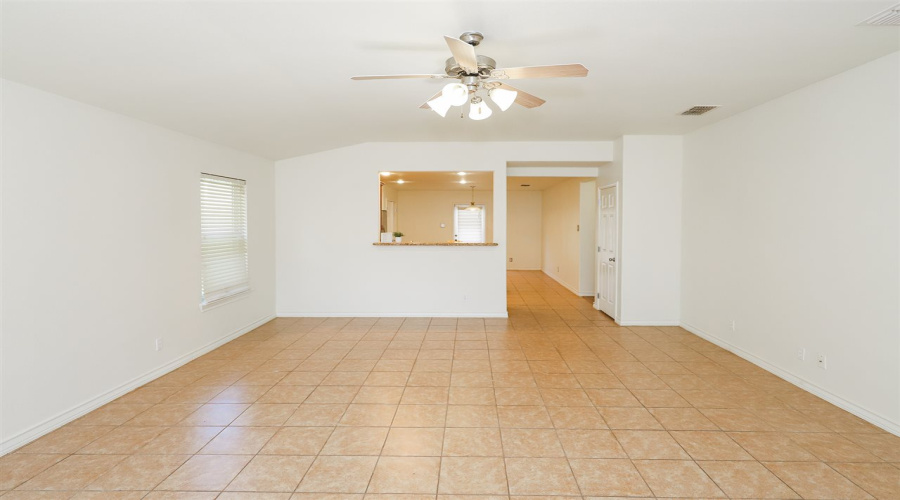 618 Ovenbird Thicket Dr, Laredo, Texas 78045, 3 Bedrooms Bedrooms, 6 Rooms Rooms,2 BathroomsBathrooms,Residential,For Sale,618 Ovenbird Thicket Dr,20261659