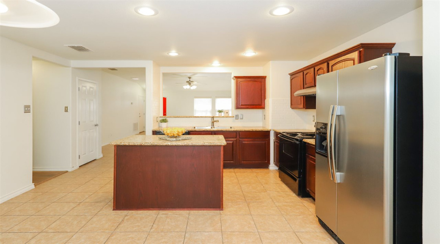 618 Ovenbird Thicket Dr, Laredo, Texas 78045, 3 Bedrooms Bedrooms, 6 Rooms Rooms,2 BathroomsBathrooms,Residential,For Sale,618 Ovenbird Thicket Dr,20261659