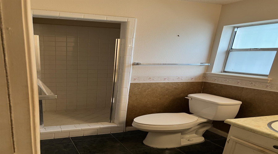 1105 Andrew Ave, Laredo, Texas 78045, 3 Bedrooms Bedrooms, 5 Rooms Rooms,2 BathroomsBathrooms,Residential,For Sale,1105 Andrew Ave,20261662