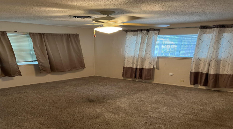 1105 Andrew Ave, Laredo, Texas 78045, 3 Bedrooms Bedrooms, 5 Rooms Rooms,2 BathroomsBathrooms,Residential,For Sale,1105 Andrew Ave,20261662