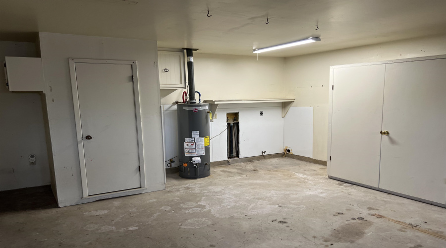 1105 Andrew Ave, Laredo, Texas 78045, 3 Bedrooms Bedrooms, 5 Rooms Rooms,2 BathroomsBathrooms,Residential,For Sale,1105 Andrew Ave,20261662