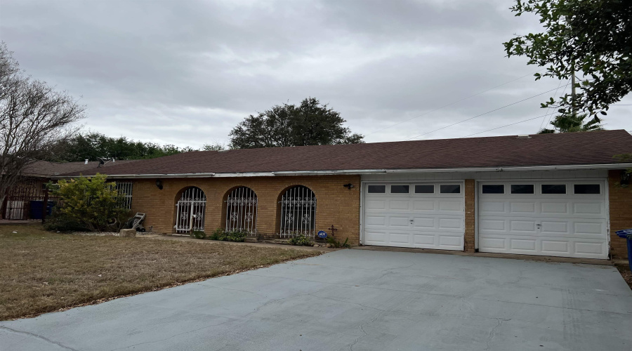 1105 Andrew Ave, Laredo, Texas 78045, 3 Bedrooms Bedrooms, 5 Rooms Rooms,2 BathroomsBathrooms,Residential,For Sale,1105 Andrew Ave,20261662