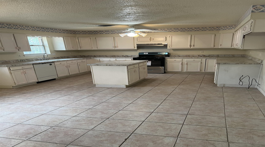 1105 Andrew Ave, Laredo, Texas 78045, 3 Bedrooms Bedrooms, 5 Rooms Rooms,2 BathroomsBathrooms,Residential,For Sale,1105 Andrew Ave,20261662