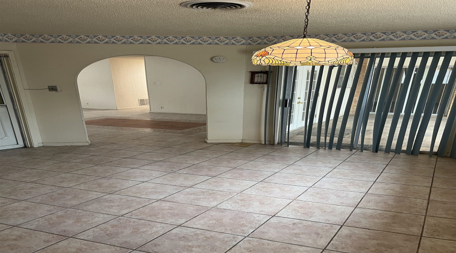 1105 Andrew Ave, Laredo, Texas 78045, 3 Bedrooms Bedrooms, 5 Rooms Rooms,2 BathroomsBathrooms,Residential,For Sale,1105 Andrew Ave,20261662