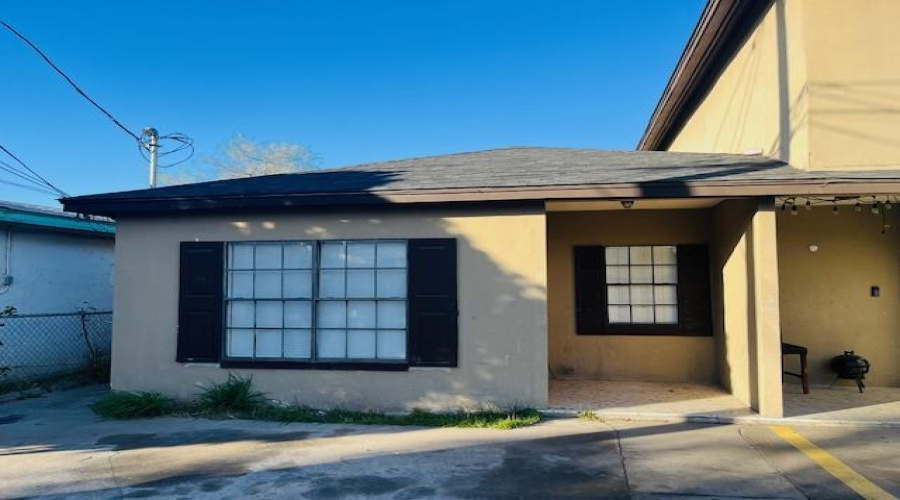 1804 Madison St, Laredo, Texas 78040, 3 Bedrooms Bedrooms, 5 Rooms Rooms,2 BathroomsBathrooms,Residential,For Rent,1804 Madison St,20261663