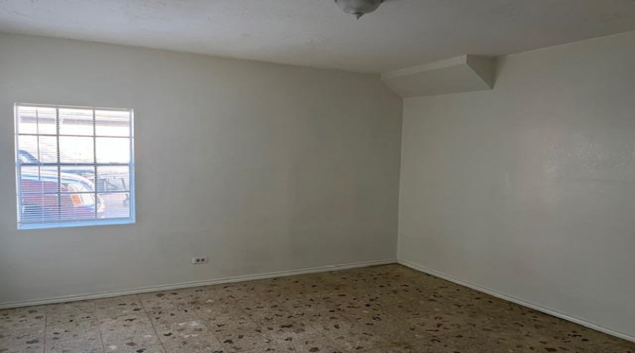 1804 Madison St, Laredo, Texas 78040, 3 Bedrooms Bedrooms, 5 Rooms Rooms,2 BathroomsBathrooms,Residential,For Rent,1804 Madison St,20261663