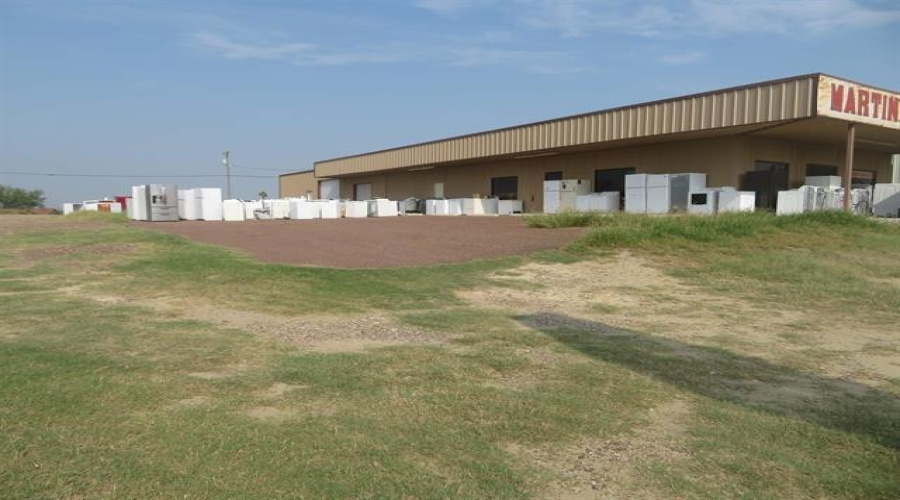 150 S U.S. Hwy 83, Zapata, Texas 78076, 1 Room Rooms,2 BathroomsBathrooms,Commercial retail/office,For Sale,150 S U.S. Hwy 83,20261667