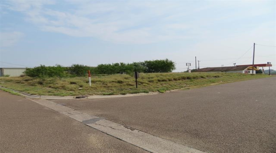 150 S U.S. Hwy 83, Zapata, Texas 78076, 1 Room Rooms,2 BathroomsBathrooms,Commercial retail/office,For Sale,150 S U.S. Hwy 83,20261667