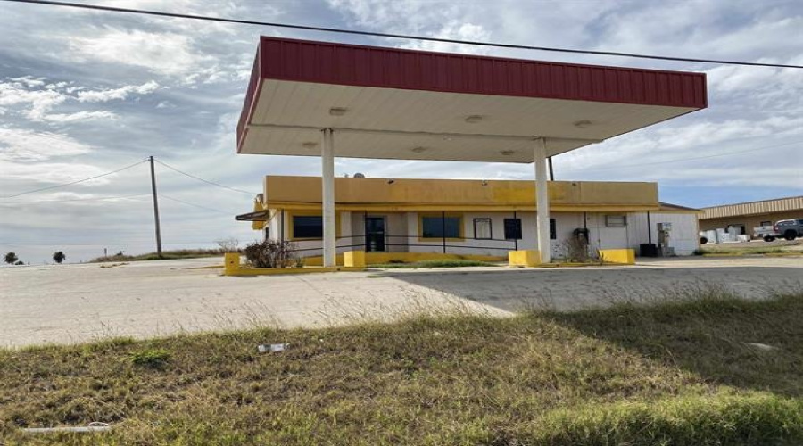 150 S U.S. Hwy 83, Zapata, Texas 78076, 1 Room Rooms,2 BathroomsBathrooms,Commercial retail/office,For Sale,150 S U.S. Hwy 83,20261667