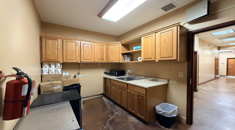 1605 E Del Mar Blvd, Laredo, Texas 78041, 1 Room Rooms,1 BathroomBathrooms,Commercial retail/office,For Rent,1605 E Del Mar Blvd,20261670