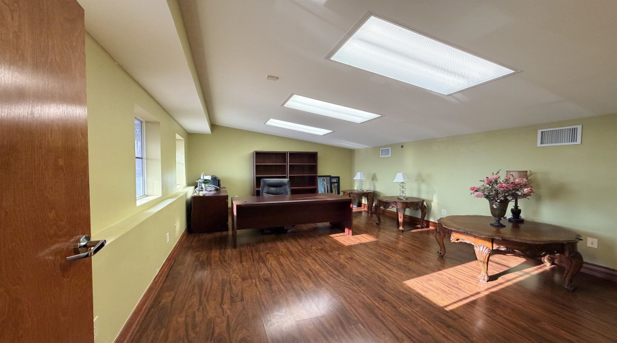 1605 E Del Mar Blvd, Laredo, Texas 78041, 1 Room Rooms,1 BathroomBathrooms,Commercial retail/office,For Rent,1605 E Del Mar Blvd,20261670