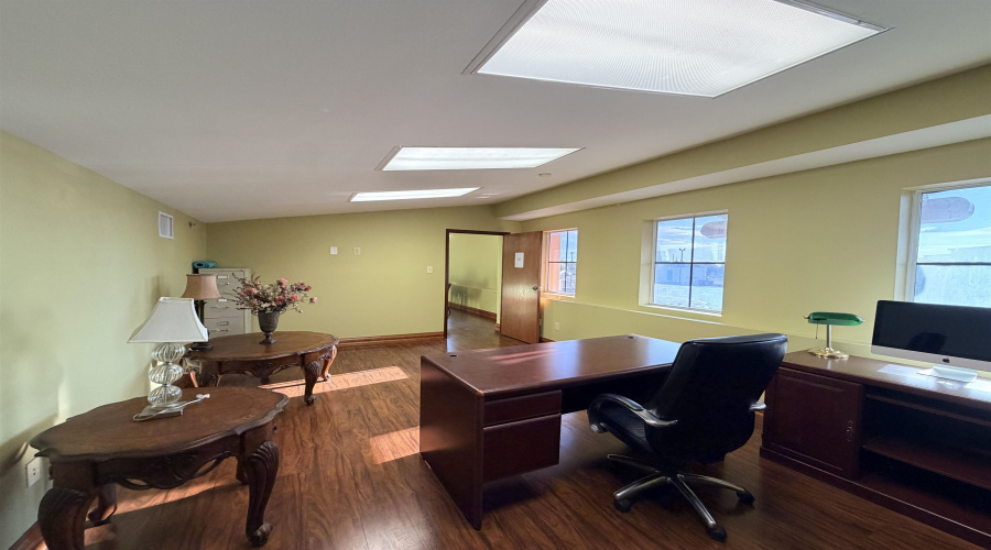 1605 E Del Mar Blvd, Laredo, Texas 78041, 1 Room Rooms,1 BathroomBathrooms,Commercial retail/office,For Rent,1605 E Del Mar Blvd,20261670