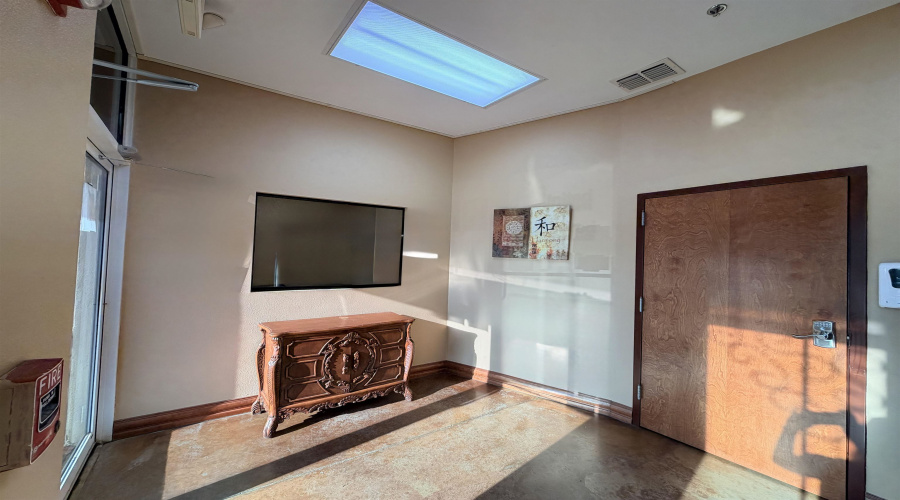 1605 E Del Mar Blvd, Laredo, Texas 78041, 1 Room Rooms,1 BathroomBathrooms,Commercial retail/office,For Rent,1605 E Del Mar Blvd,20261670