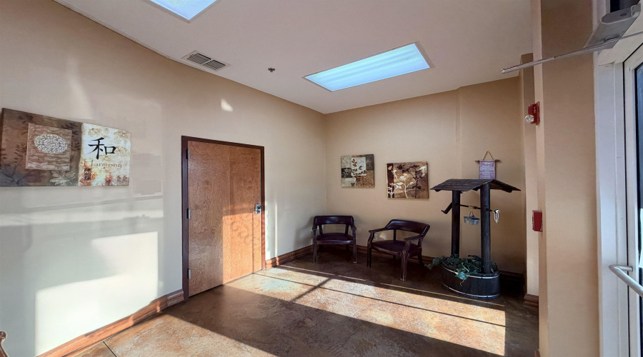 1605 E Del Mar Blvd, Laredo, Texas 78041, 1 Room Rooms,1 BathroomBathrooms,Commercial retail/office,For Rent,1605 E Del Mar Blvd,20261670