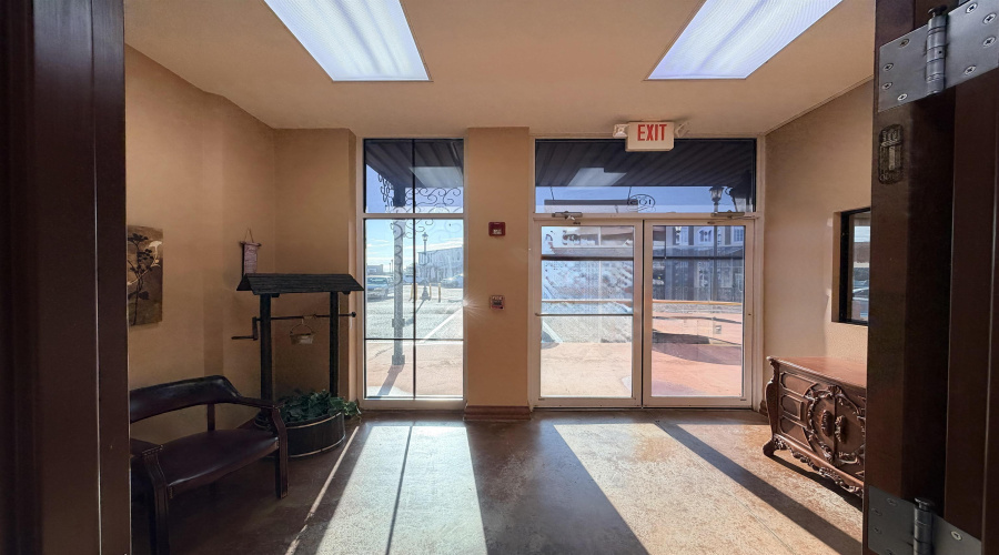 1605 E Del Mar Blvd, Laredo, Texas 78041, 1 Room Rooms,1 BathroomBathrooms,Commercial retail/office,For Rent,1605 E Del Mar Blvd,20261670