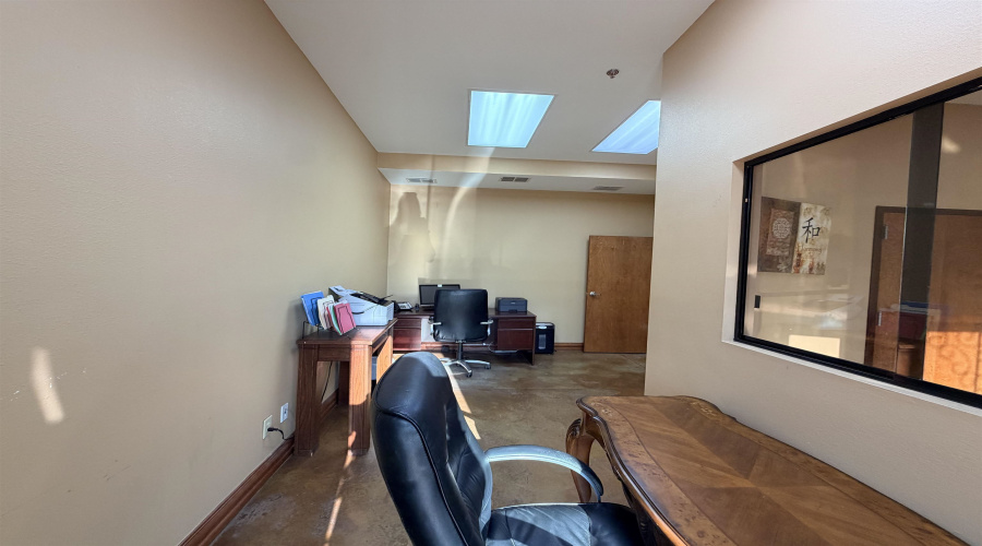 1605 E Del Mar Blvd, Laredo, Texas 78041, 1 Room Rooms,1 BathroomBathrooms,Commercial retail/office,For Rent,1605 E Del Mar Blvd,20261670