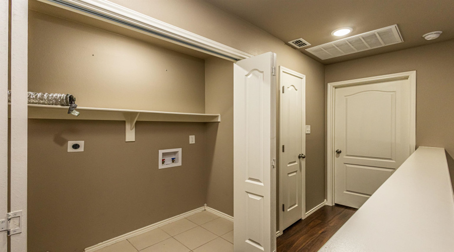 123 Niagara Dr., Laredo, Texas 78045, 3 Bedrooms Bedrooms, 5 Rooms Rooms,2 BathroomsBathrooms,Residential,For Sale,123 Niagara Dr.,20261666