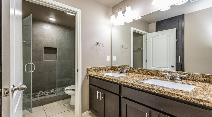 123 Niagara Dr., Laredo, Texas 78045, 3 Bedrooms Bedrooms, 5 Rooms Rooms,2 BathroomsBathrooms,Residential,For Sale,123 Niagara Dr.,20261666