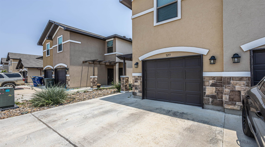 123 Niagara Dr., Laredo, Texas 78045, 3 Bedrooms Bedrooms, 5 Rooms Rooms,2 BathroomsBathrooms,Residential,For Sale,123 Niagara Dr.,20261666