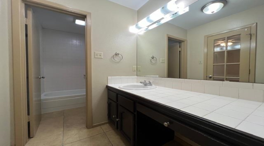 8635 Oakridge Lp, Laredo, Texas 78045, 3 Bedrooms Bedrooms, 5 Rooms Rooms,2 BathroomsBathrooms,Residential,For Rent,8635 Oakridge Lp,20261668