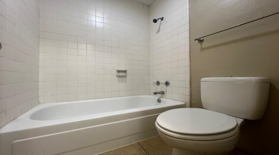 8635 Oakridge Lp, Laredo, Texas 78045, 3 Bedrooms Bedrooms, 5 Rooms Rooms,2 BathroomsBathrooms,Residential,For Rent,8635 Oakridge Lp,20261668