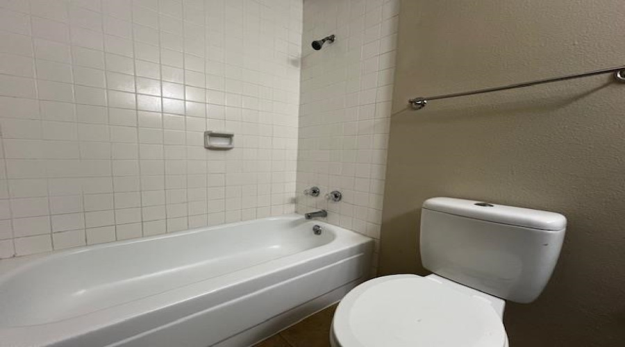 8635 Oakridge Lp, Laredo, Texas 78045, 3 Bedrooms Bedrooms, 5 Rooms Rooms,2 BathroomsBathrooms,Residential,For Rent,8635 Oakridge Lp,20261668