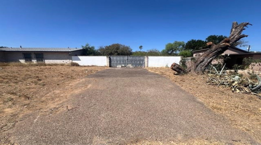 2102 Willow St, LAREDO, Texas 78043-4311, 4 Bedrooms Bedrooms, 7 Rooms Rooms,5 BathroomsBathrooms,Residential,For Sale,2102 Willow St,20261669