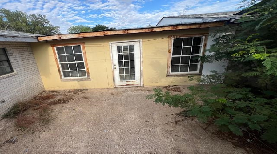 2102 Willow St, LAREDO, Texas 78043-4311, 4 Bedrooms Bedrooms, 7 Rooms Rooms,5 BathroomsBathrooms,Residential,For Sale,2102 Willow St,20261669