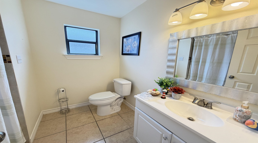 1507 Riddle Dr, Laredo, Texas 78046, 3 Bedrooms Bedrooms, 5 Rooms Rooms,2 BathroomsBathrooms,Residential,For Sale,1507 Riddle Dr,20261673