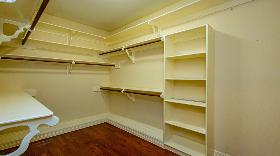 154 Cardinal Ln, Laredo, Texas 78045, 5 Bedrooms Bedrooms, 9 Rooms Rooms,5 BathroomsBathrooms,Residential,For Sale,154 Cardinal Ln,20261674