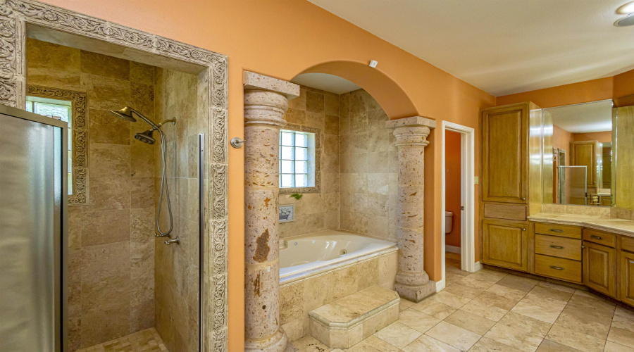 154 Cardinal Ln, Laredo, Texas 78045, 5 Bedrooms Bedrooms, 9 Rooms Rooms,5 BathroomsBathrooms,Residential,For Sale,154 Cardinal Ln,20261674