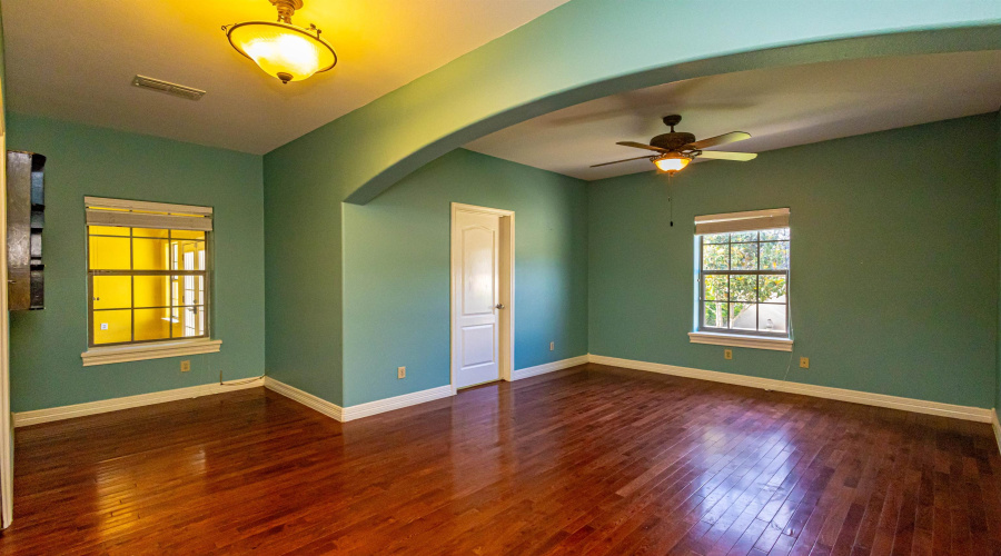 154 Cardinal Ln, Laredo, Texas 78045, 5 Bedrooms Bedrooms, 9 Rooms Rooms,5 BathroomsBathrooms,Residential,For Sale,154 Cardinal Ln,20261674