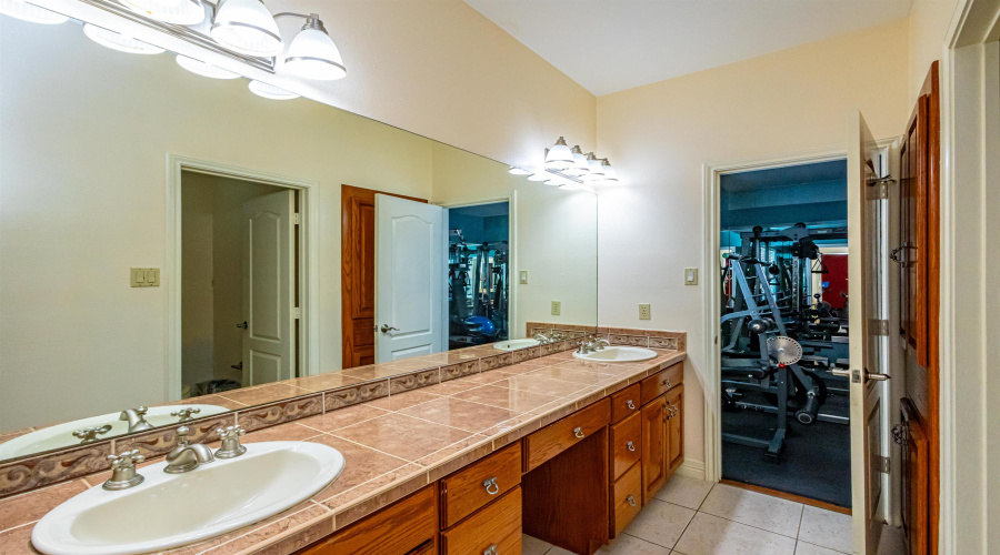 154 Cardinal Ln, Laredo, Texas 78045, 5 Bedrooms Bedrooms, 9 Rooms Rooms,5 BathroomsBathrooms,Residential,For Sale,154 Cardinal Ln,20261674