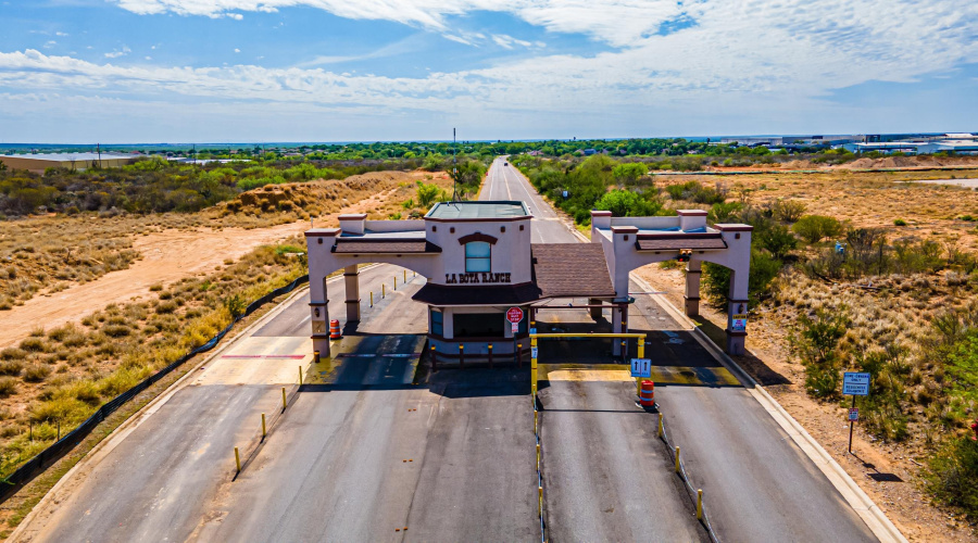 154 Cardinal Ln, Laredo, Texas 78045, 5 Bedrooms Bedrooms, 9 Rooms Rooms,5 BathroomsBathrooms,Residential,For Sale,154 Cardinal Ln,20261674