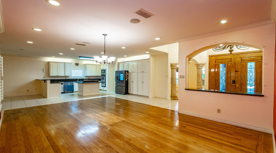 154 Cardinal Ln, Laredo, Texas 78045, 5 Bedrooms Bedrooms, 9 Rooms Rooms,5 BathroomsBathrooms,Residential,For Sale,154 Cardinal Ln,20261674