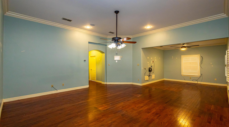 154 Cardinal Ln, Laredo, Texas 78045, 5 Bedrooms Bedrooms, 9 Rooms Rooms,5 BathroomsBathrooms,Residential,For Sale,154 Cardinal Ln,20261674