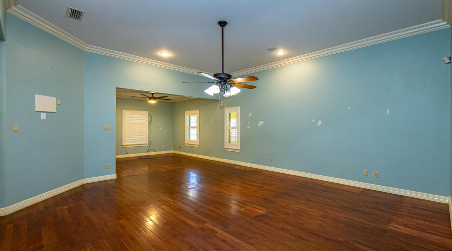 154 Cardinal Ln, Laredo, Texas 78045, 5 Bedrooms Bedrooms, 9 Rooms Rooms,5 BathroomsBathrooms,Residential,For Sale,154 Cardinal Ln,20261674