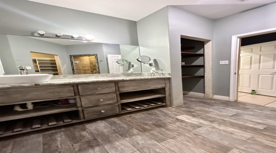 1411 Orquidia Ln E, Rio Bravo, Texas 78046, 3 Bedrooms Bedrooms, 5 Rooms Rooms,2 BathroomsBathrooms,Residential,For Rent,1411 Orquidia Ln E,20261675