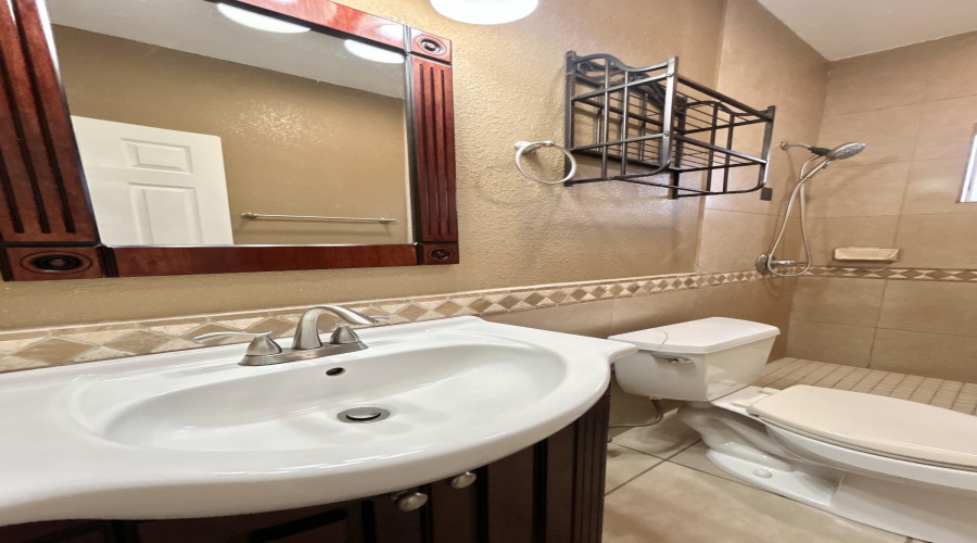 1411 Orquidia Ln E, Rio Bravo, Texas 78046, 3 Bedrooms Bedrooms, 5 Rooms Rooms,2 BathroomsBathrooms,Residential,For Rent,1411 Orquidia Ln E,20261675