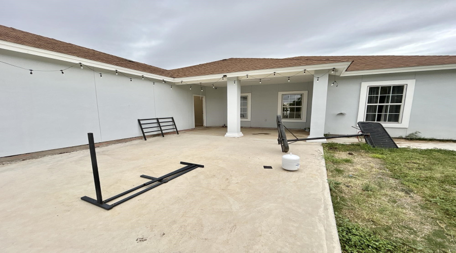 1411 Orquidia Ln E, Rio Bravo, Texas 78046, 3 Bedrooms Bedrooms, 5 Rooms Rooms,2 BathroomsBathrooms,Residential,For Rent,1411 Orquidia Ln E,20261675